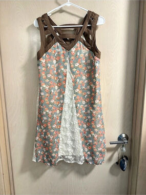 Ryu Floral whimsical Mini Dress in green & Brown and ivory Size Small sleeveless